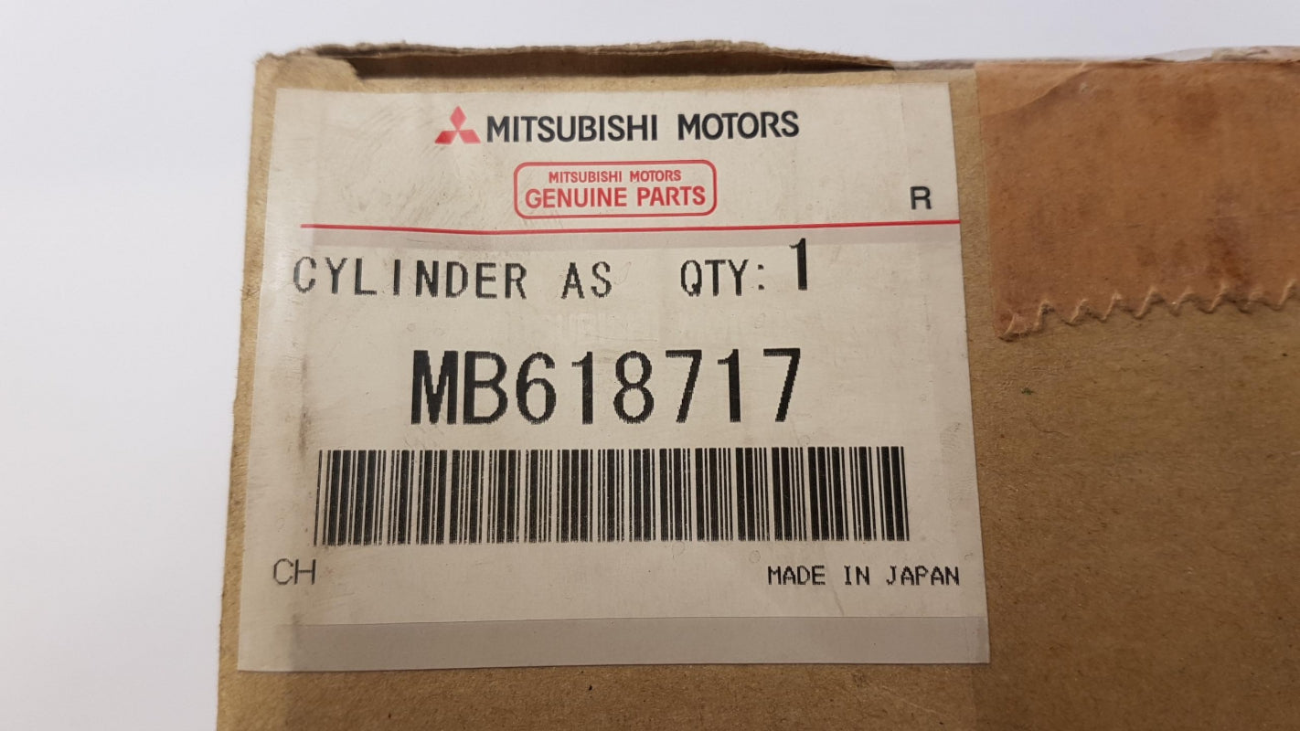 Original OE MITSUBISHI Hauptbremszylinder MB618717
