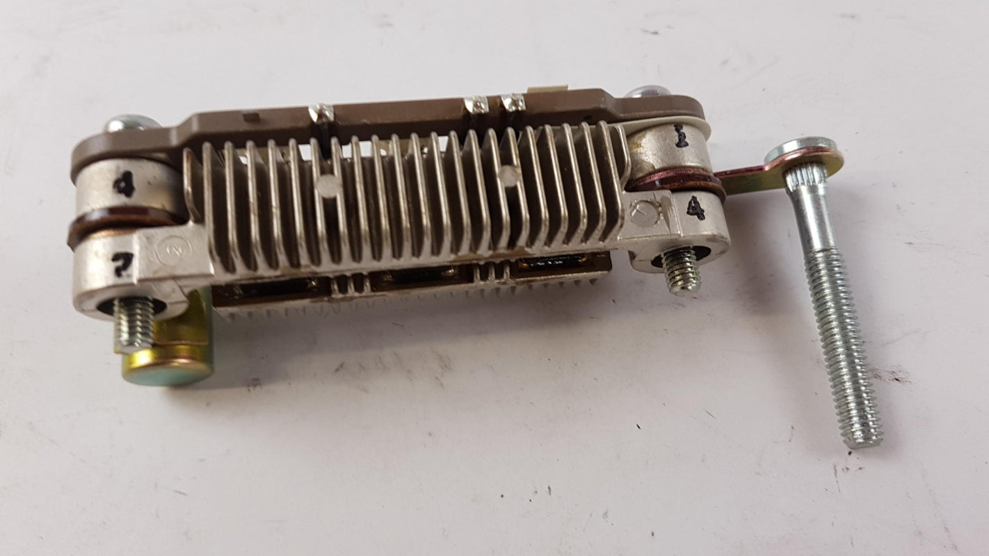 Original OE MITSUBISHI Lichtmaschine Gleichrichter MD611479