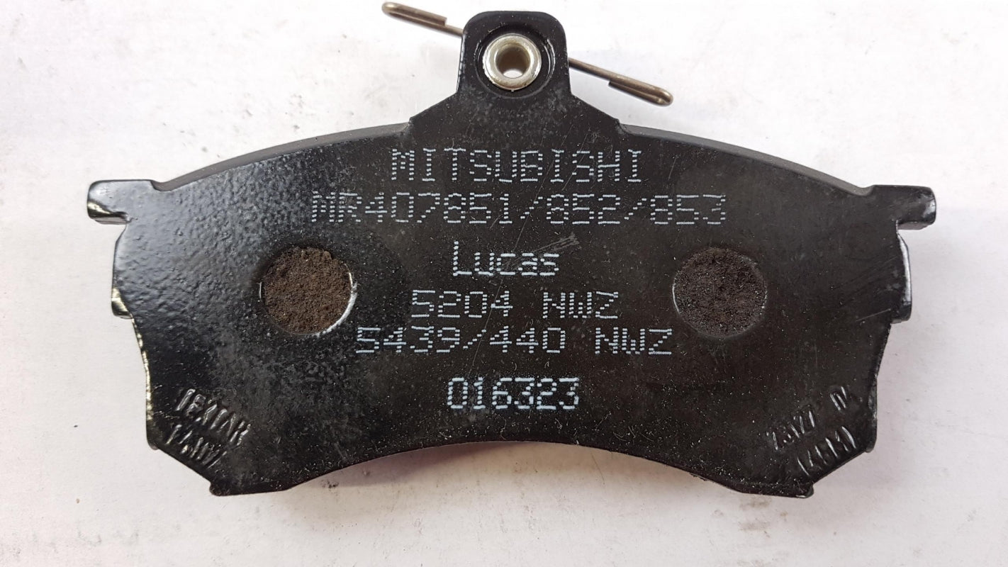 Original MITSUBISHI Carisma (DA) 1995-2003 Bremsbeläge Vorne MR407944