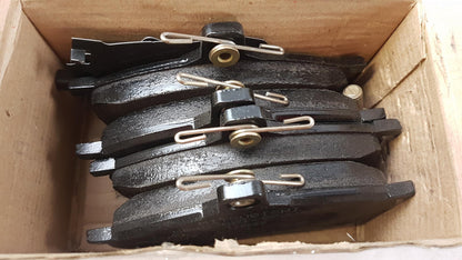 Original MITSUBISHI Carisma (DA) 1995-2003 Bremsbeläge Vorne MR407944