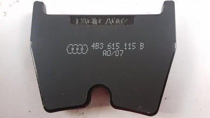 Original OE Volkswagen Bremsbeläge 4B3698151A