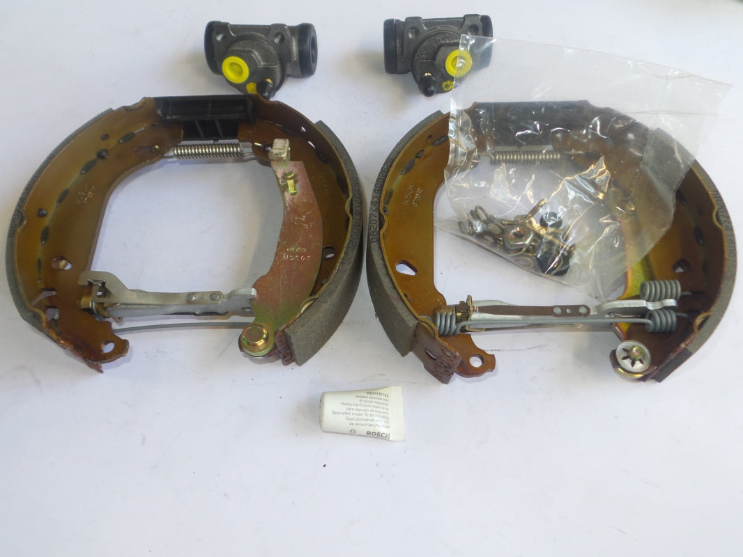 Original RENAULT R19 Bremsbackensatz mit Bremsradzylindern hinten 7701205097