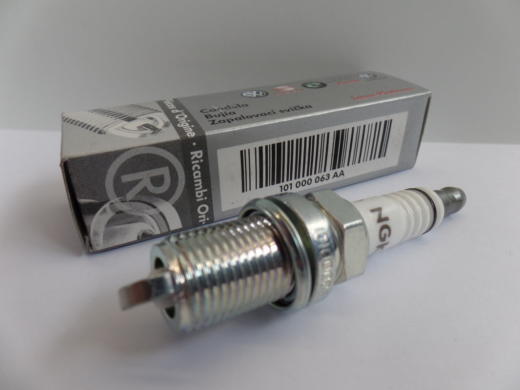 Original AUDI A3 A4 A6 VW Golf Passat Sharan 1.6/1.8/2.0L Spark Plug 101000063AA 