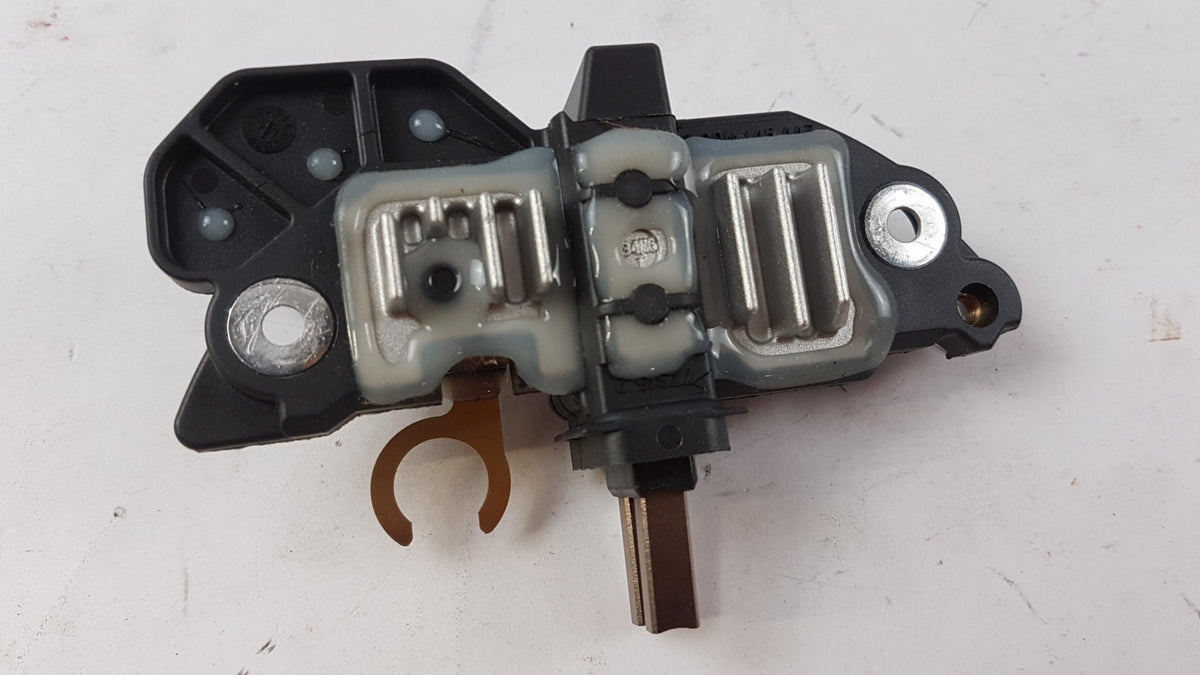 Original MERCEDES-BENZ Vario OM904LA Generatorregler Spannungsregler A0001543805