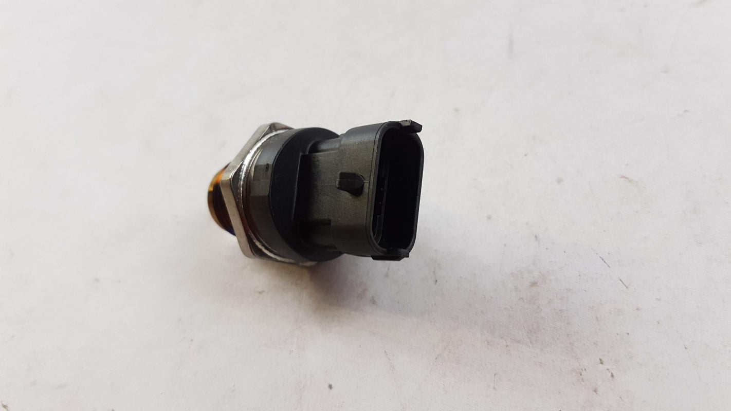 Original HYUNDAI H-1 KIA Sorento Kraftstoffdrucksensor 314014A010