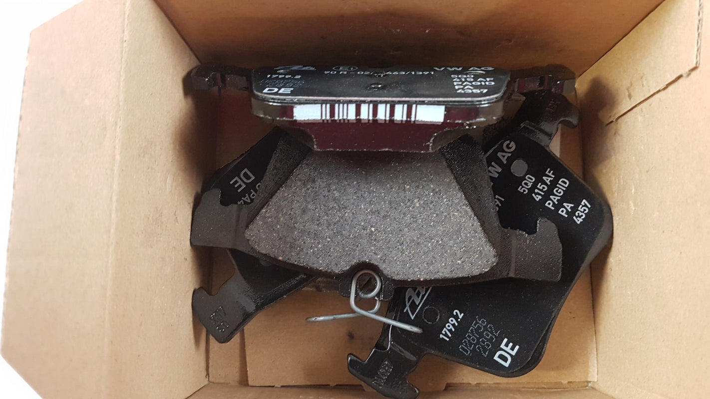 Original OE Volkswagen brake pads 5Q0698451Q 