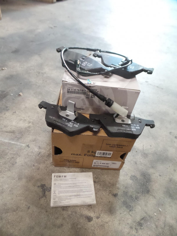 Original BMW BMW 5' E60 E61 Bremsbeläge mit Warnkontakt Vorne 34112339267