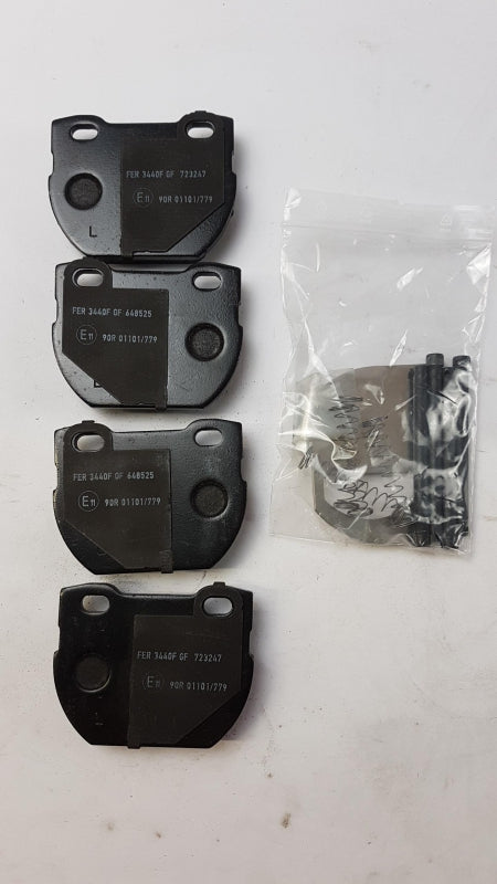 Original LAND ROVER Defender rear brake pads SFP000250 