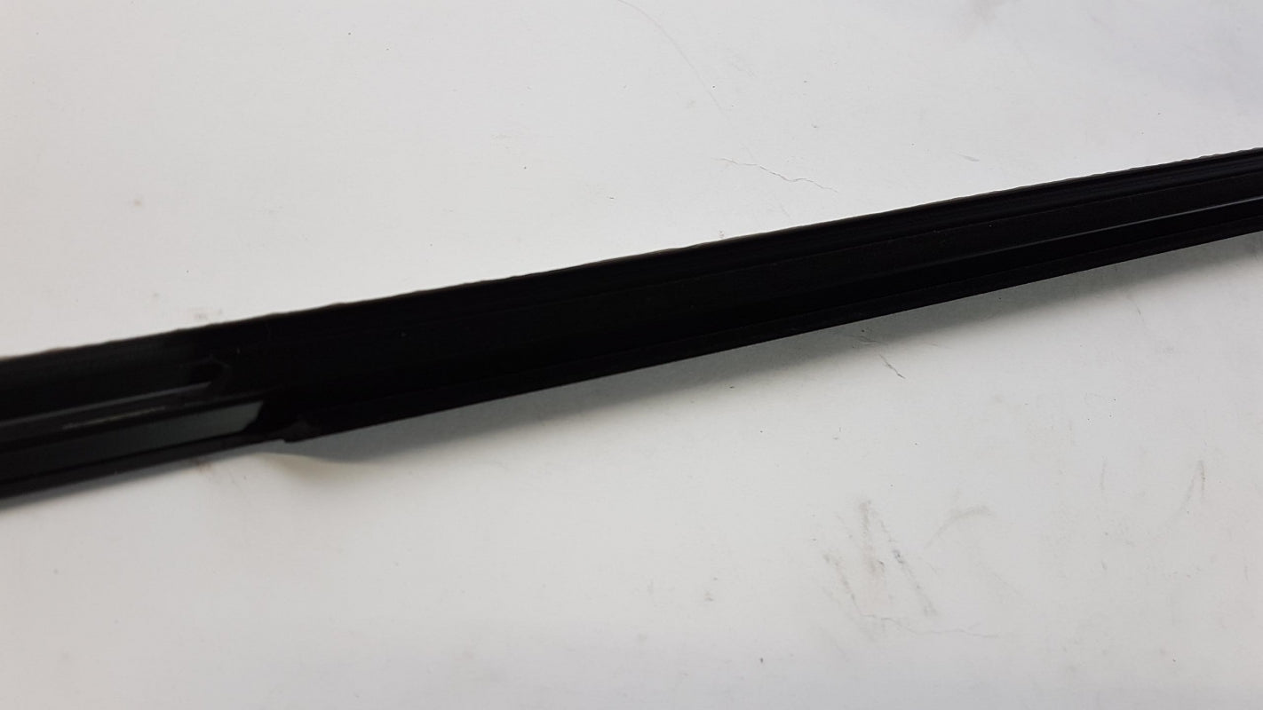 Original OE Volkswagen door window seal 575839475DJV1 