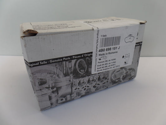 Original AUDI A4 VW Passat SKODA Superb Bremsbeläge+Warnkontakt Vorn 4B0698151J
