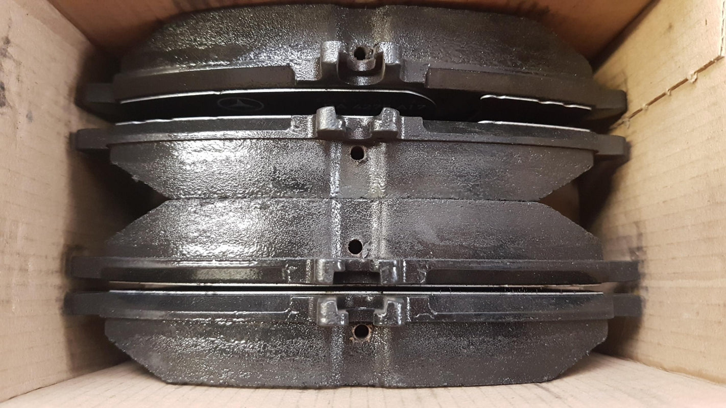 Original MERCEDES-BENZ C-Klasse W204 Bremsbeläge vorne A0074205620