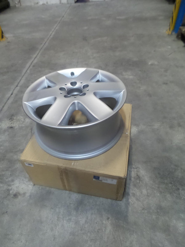 Original MERCEDES-BENZ C639 Alu Felge 7JX17 ET56 silber-diamant B66560339