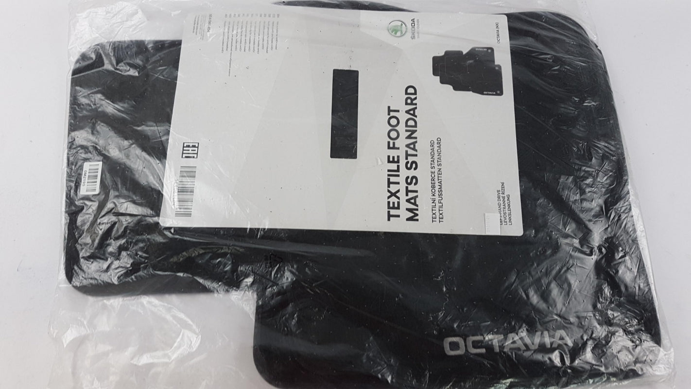 Original OE Volkswagen Fußmattensatz 5E4061404