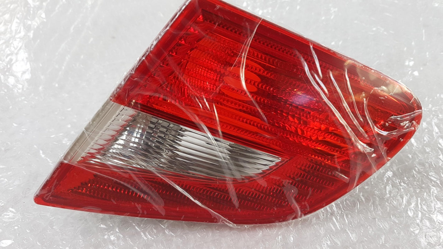 Original OE Volkswagen Heckleuchte 3T5945108