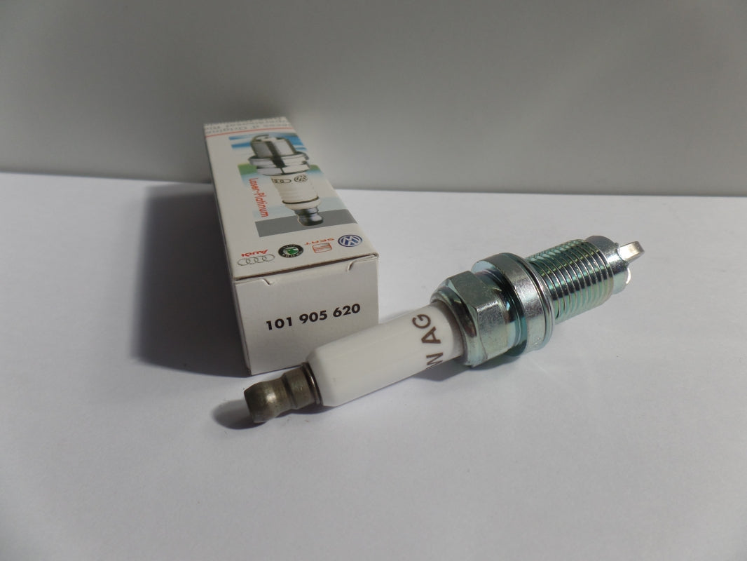 Original AUDI A3 A4 VW Jetta Touran SKODA Octavia Zündkerze LongLife 101905620