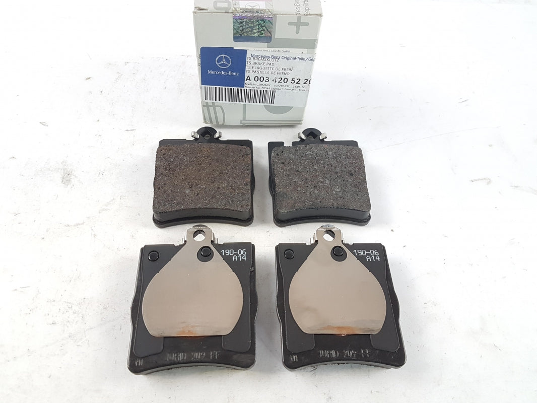 Original OE MERCEDES-BENZ Bremsbeläge A003420522041