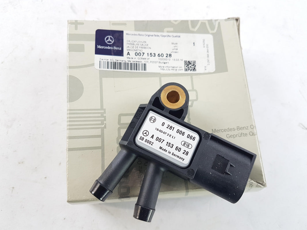 Original OE MERCEDES-BENZ Abgasdrucksensor A0071536028