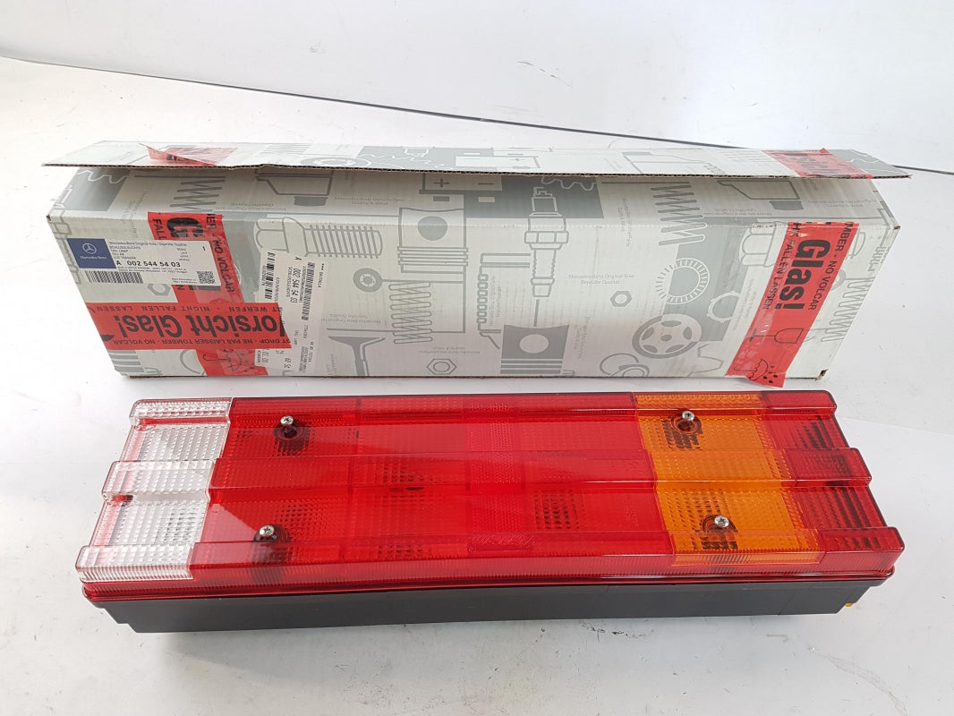 Original MERCEDES-BENZ W901-W905 Sprinter Heckleuchte rechts A0025445403