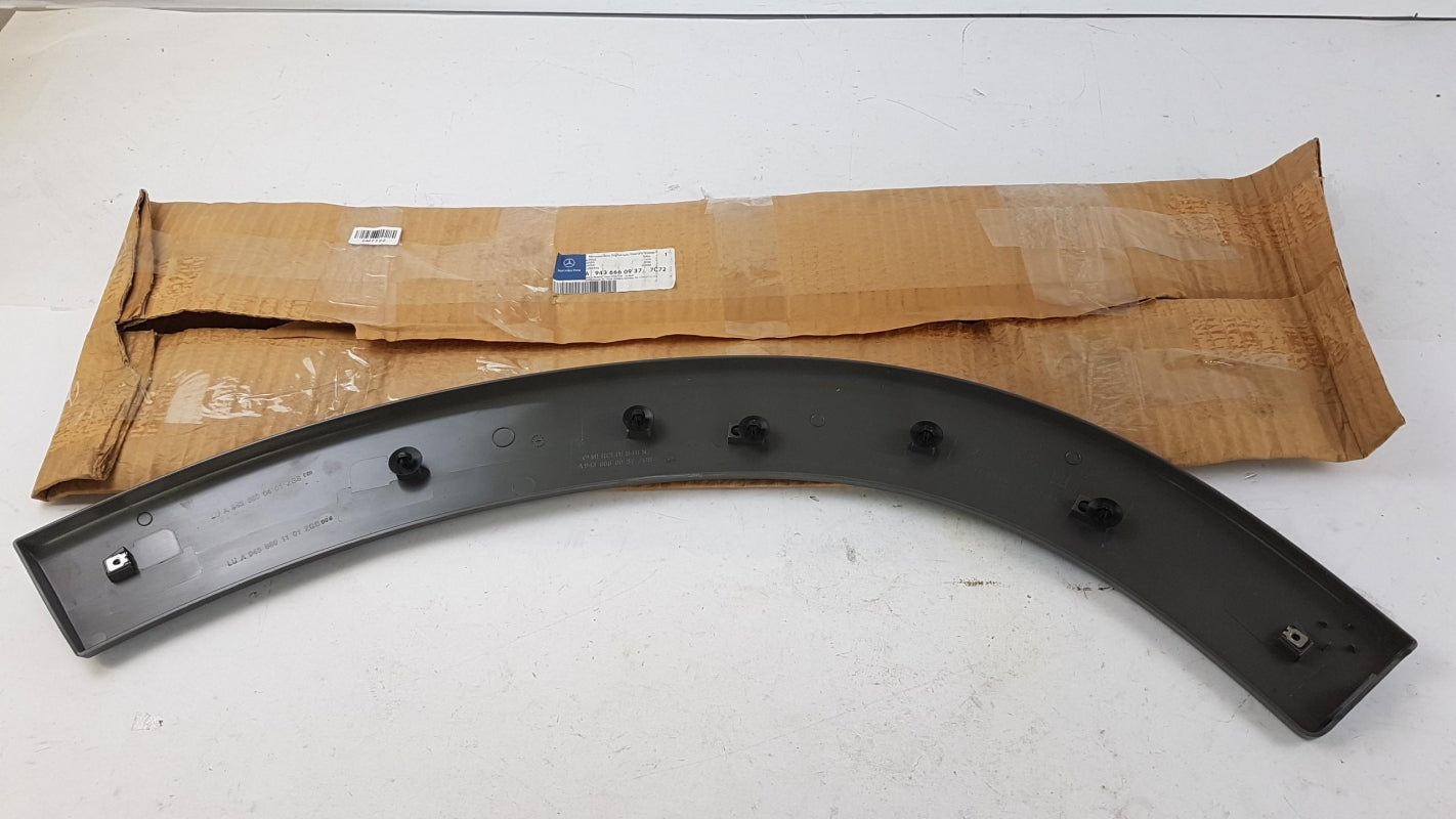 Original OE MERCEDES-BENZ Kotflügel Zierleiste A94366609377C72