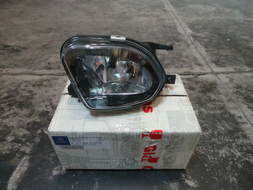 Original MERCEDES-BENZ W211 Nebelscheinwerfer vorne rechts A211820125664