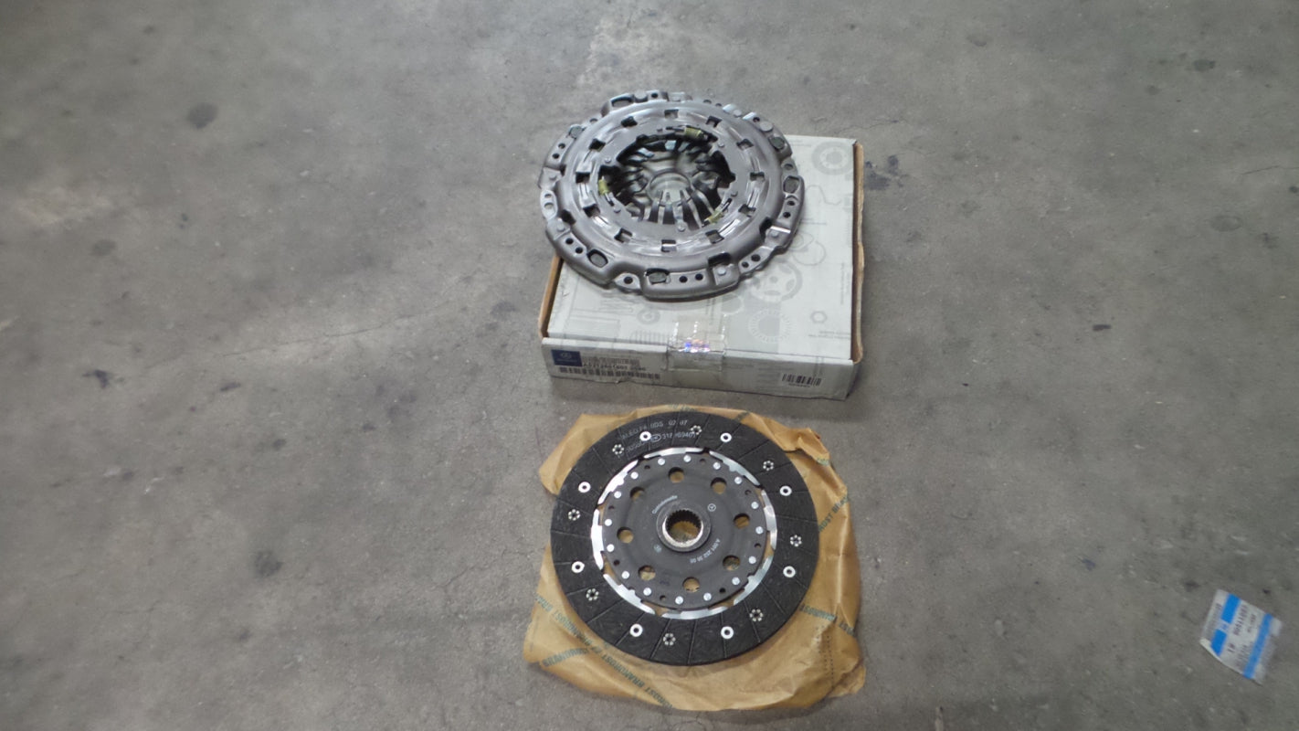 Original MERCEDES-BENZ W169 W245 Kupplungsscheibe mit Druckplatte A021250160180