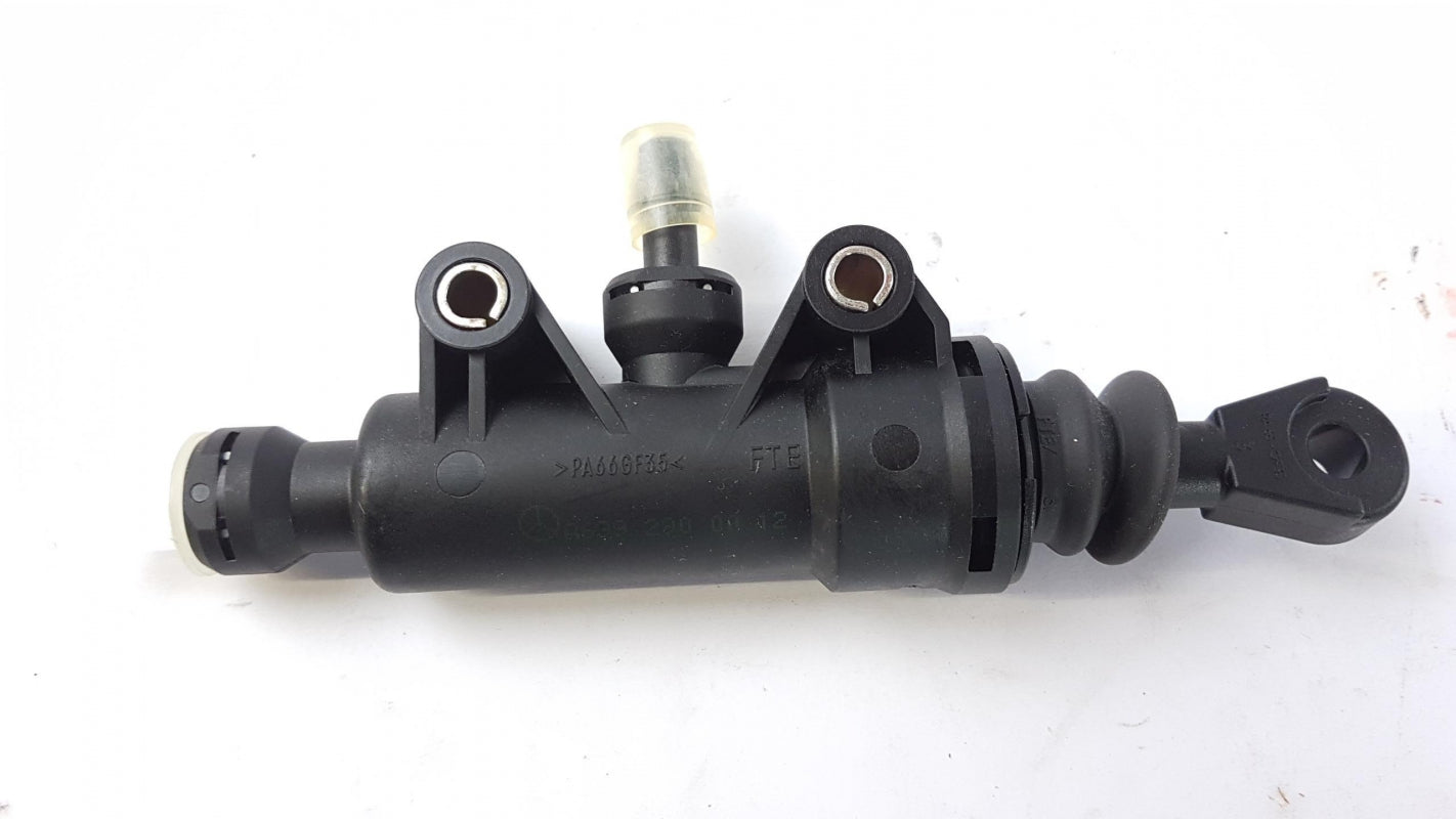 Original OE MERCEDES-BENZ Kupplungsgeberzylinder A6392900012