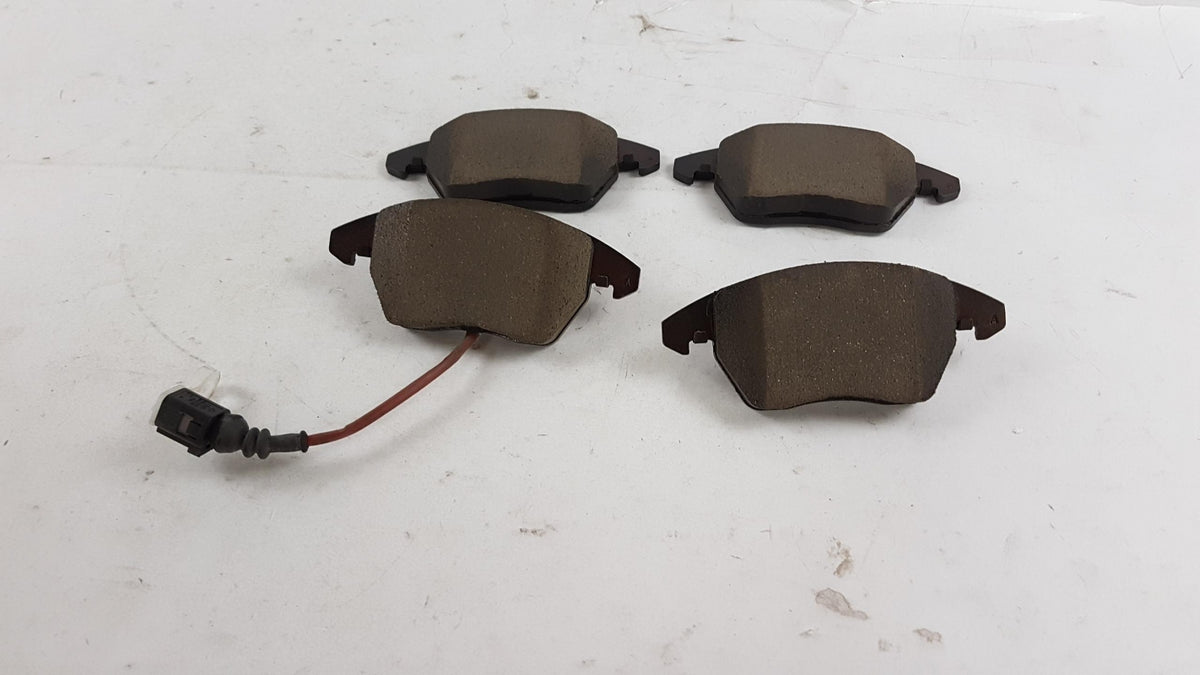 Original OE Volkswagen Bremsbeläge 3C0698151K