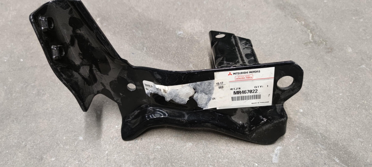 Original OE MITSUBISHI Stoßstangen Träger MR467022