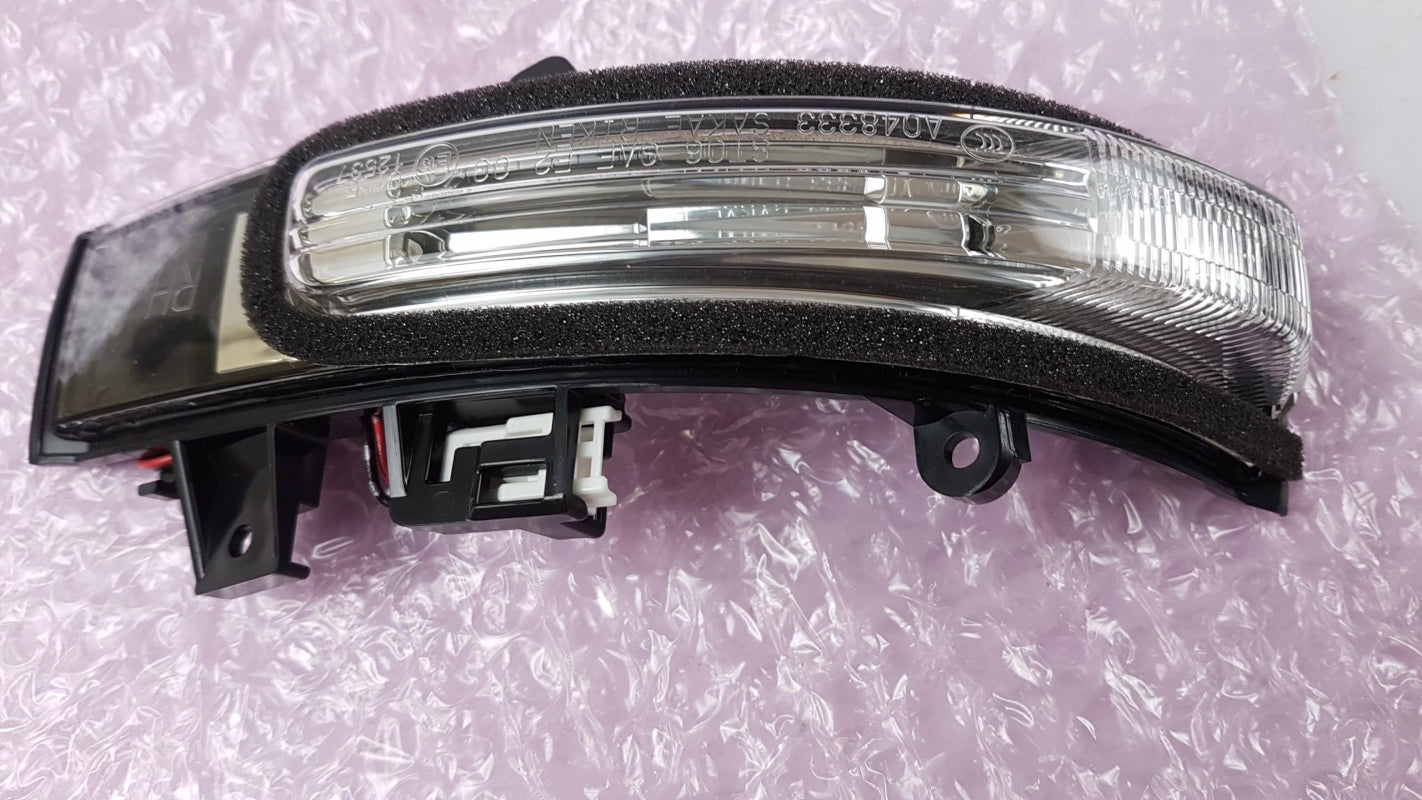 Original OE MITSUBISHI Zusatzblinkleuchte 8351A058