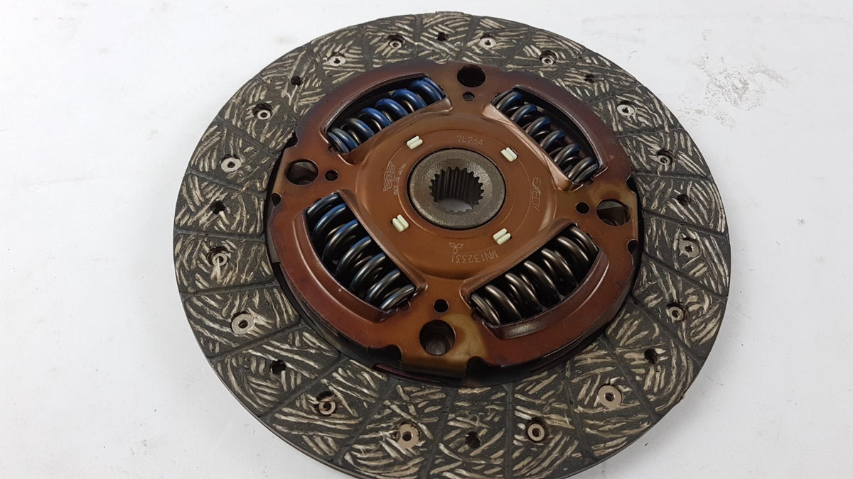 Original OE MITSUBISHI Kupplungsscheibe MN132331