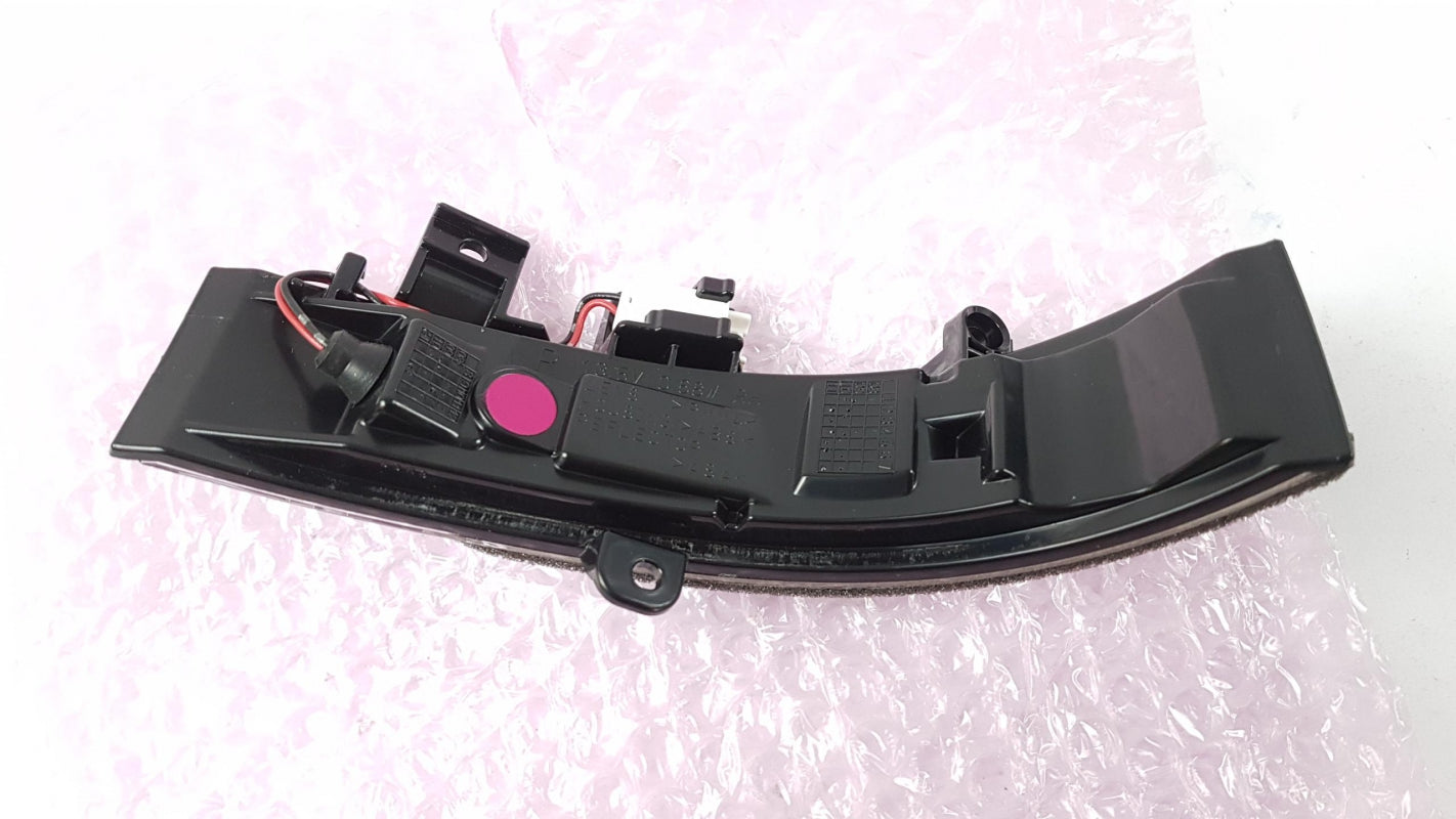 Original OE MITSUBISHI Zusatzblinkleuchte 8351A058
