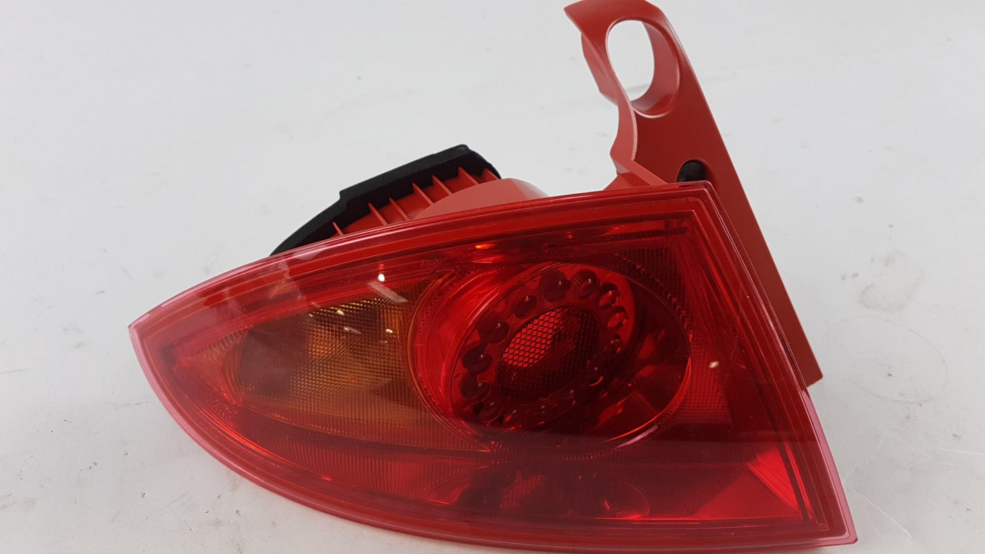 Original OE Volkswagen Heckleuchte 1P0945111D