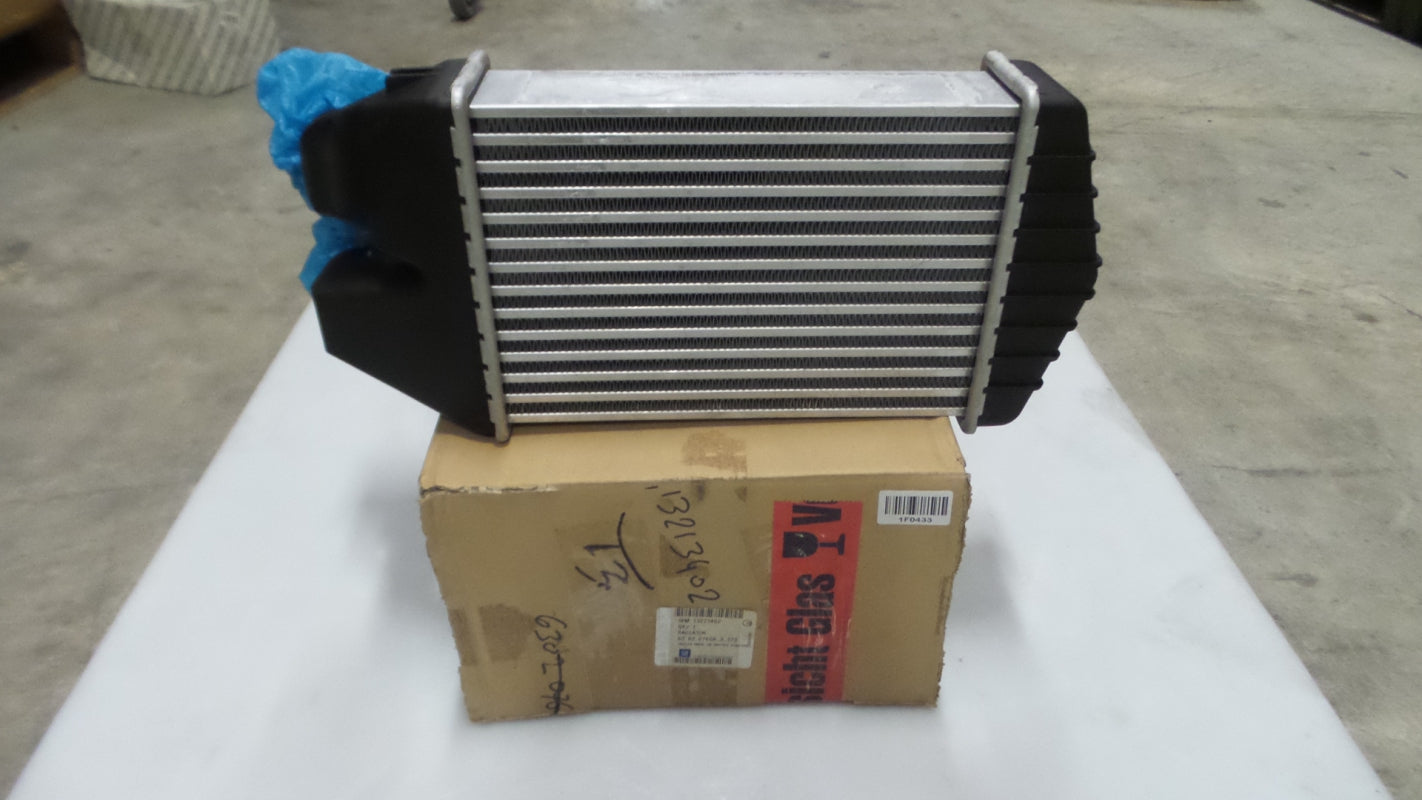 Original OPEL Astra-H Zafira-B Turbolader Ladeluftkühler 13213402