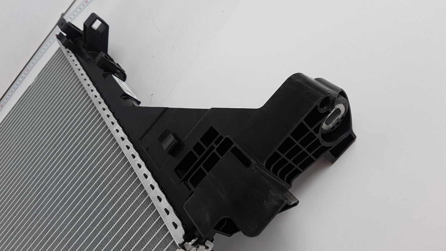 Original OE RENAULT Master III 2.3 dCi Wasserkühler 214108535R