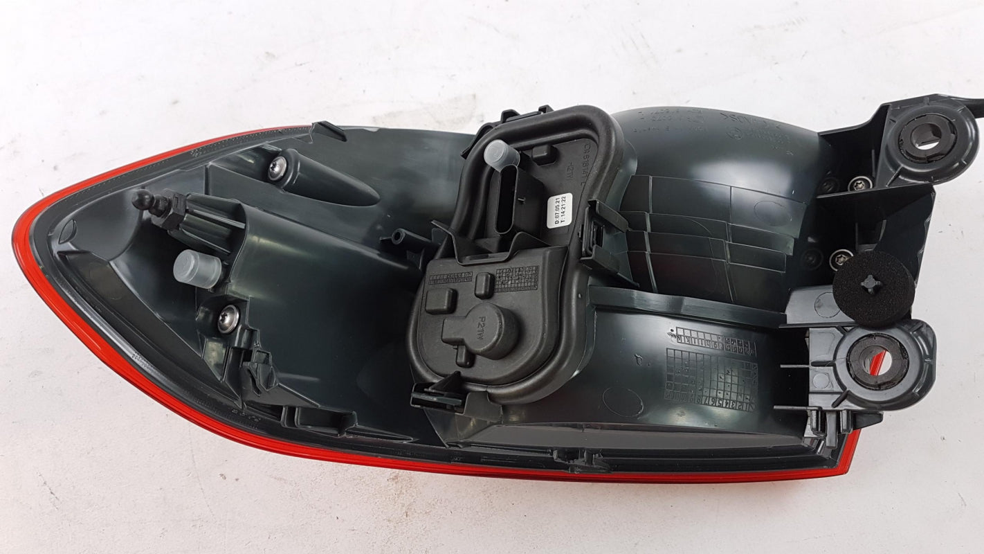 Original BMW 4er F32 F82 M4 F36 F33 Heckleuchte Seitenwand Links 63217296097