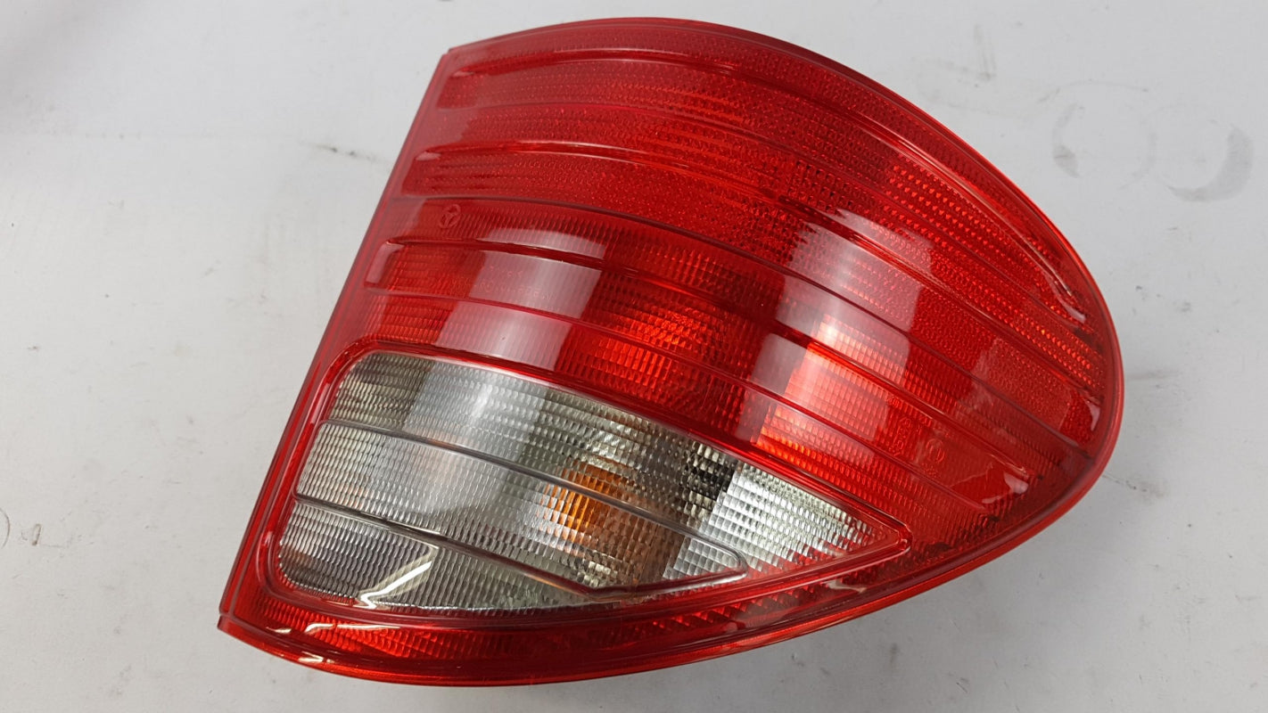 Original OE MERCEDES-BENZ Heckleuchte A2108204764