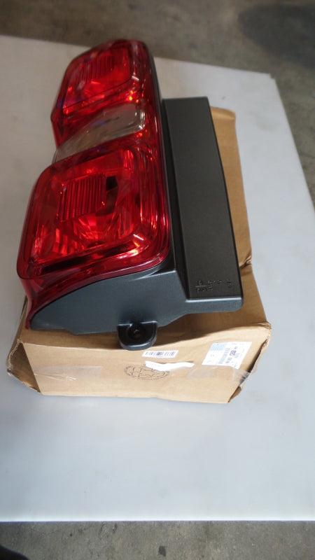 Original PEUGEOT Traveller CITROEN Jumpy Rückleuchte Links 9808243180