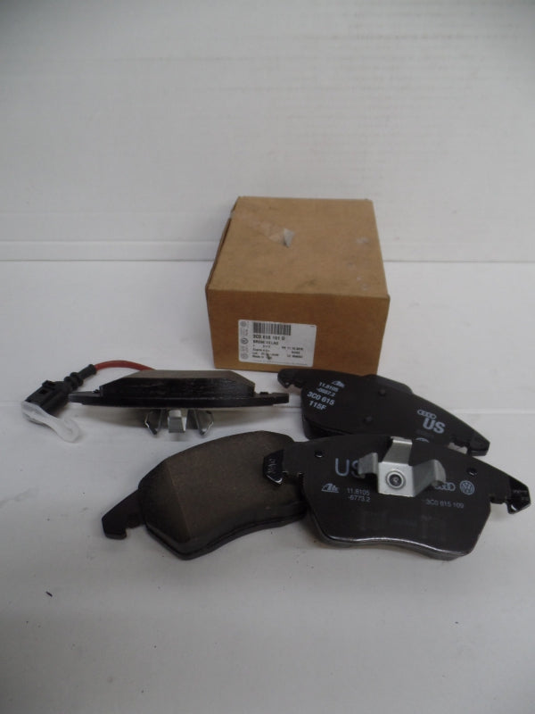 Original AUDI A3 VW Eos Golf Passat Scirocco Bremsbeläge 312X25 vorne 3C0698151D
