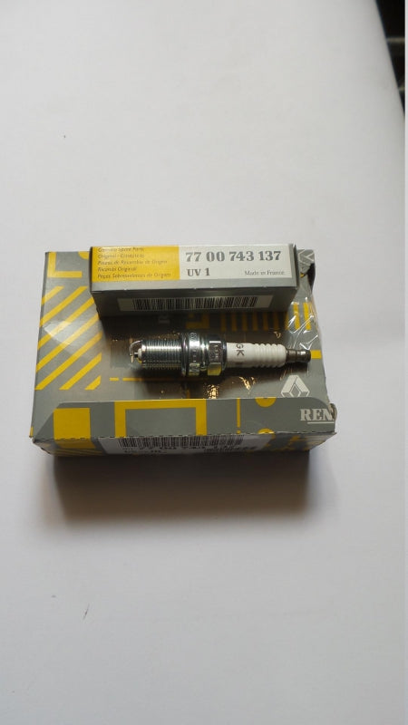 Original RENAULT Clio I Megane I R19 Express Zündkerze 7700743137