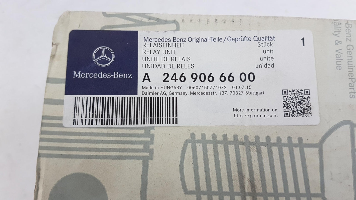 Original MERCEDES-BENZ W117 W156 W176 W246 Sicherungskasten Vorne A2469066600