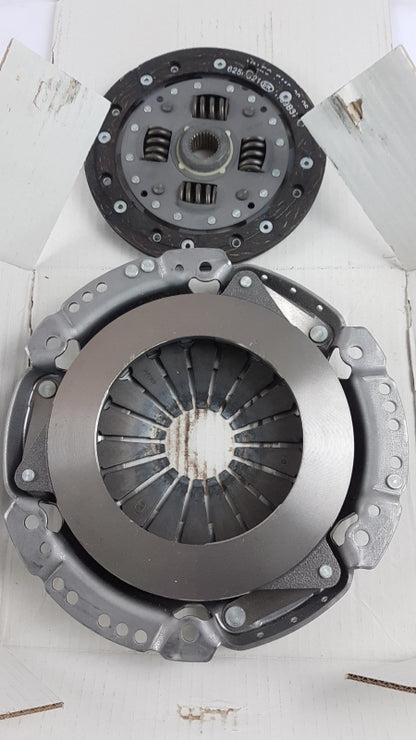 Original OE NISSAN Kupplungssatz 30300CR10B