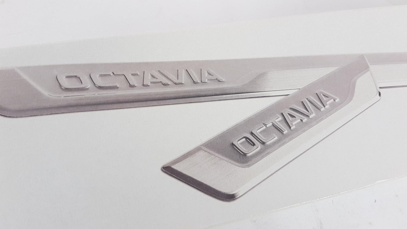 Original SKODA Octavia IV (NX) Einstiegsleisten Satz mit Schriftzug 5E3071303