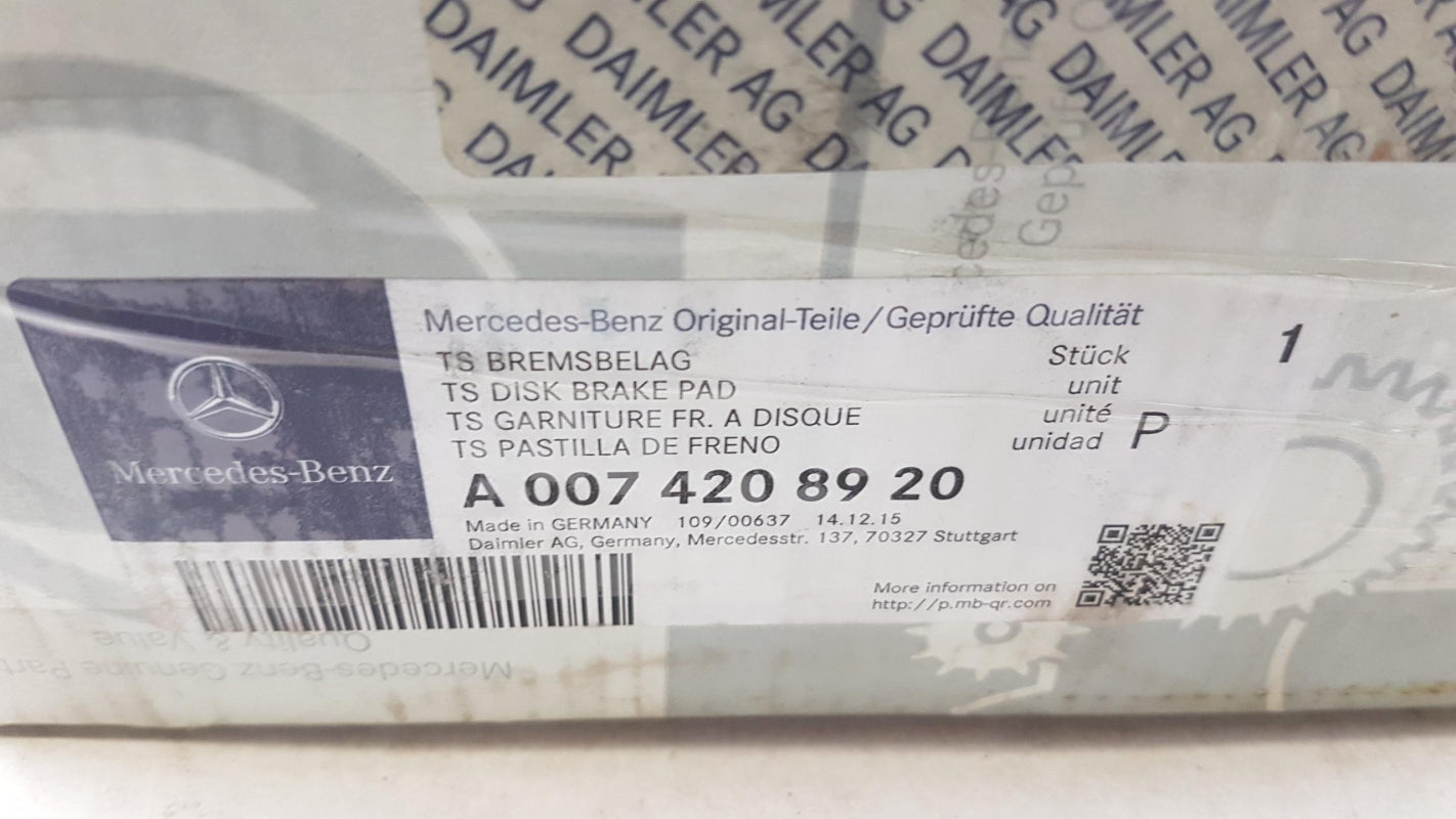 Original MERCEDES-BENZ C63 AMG W204 Bremsbeläge Bremsklötze Vorne A0074208920