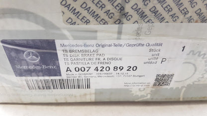 Original MERCEDES-BENZ C63 AMG W204 Bremsbeläge Bremsklötze Vorne A0074208920