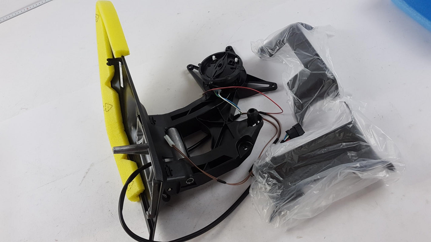 Original OE MERCEDES-BENZ Außenspiegel Halter A0008106219