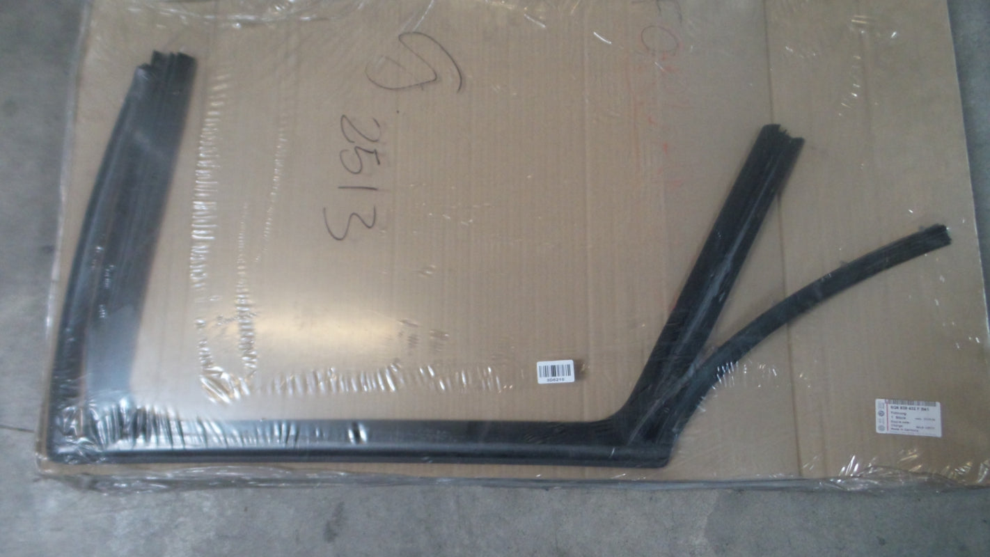 Original VW Polo '02-'05 window guide rail rear right 6Q6839432FB41 