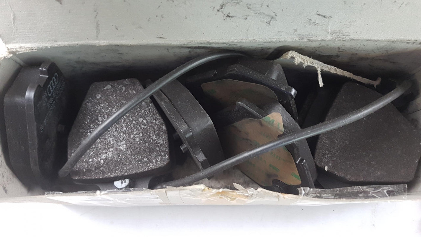 Original AUDI A8 I (1999-2002) Bremsbeläge Satz Vorne 4D0698151P