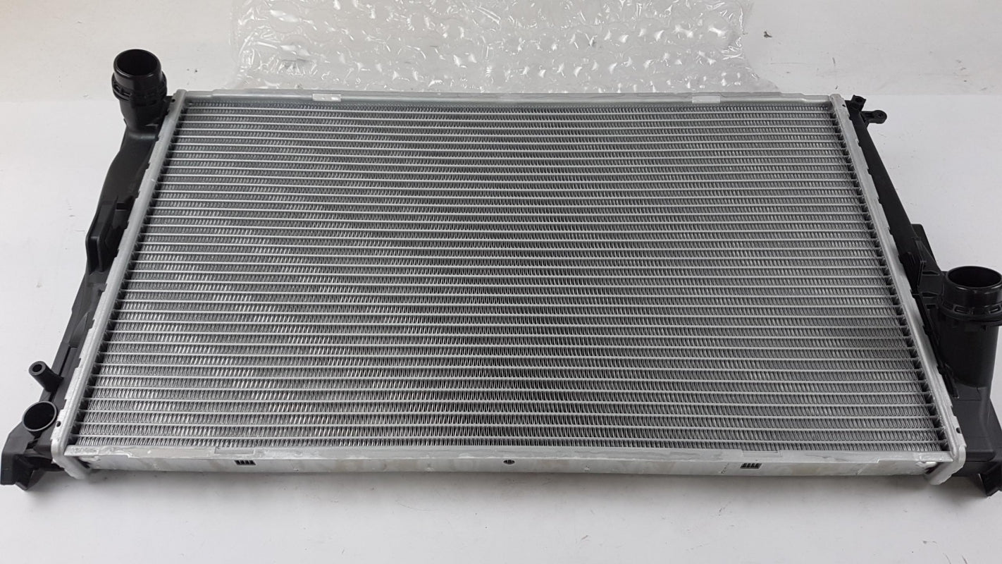 Original BMW 1' E81 E82 E87 E88 3' E90 E91 E92 X1 E84 Wasserkühler 17117788903