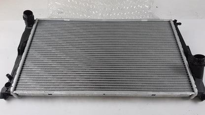 Original BMW 1' E81 E82 E87 E88 3' E90 E91 E92 X1 E84 Wasserkühler 17117788903