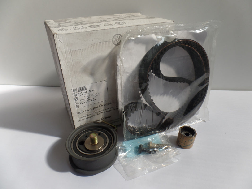 Original AUDI A4 '95-'97 1.8 Benzinmotor Zahnriemensatz mit Rollen 058198119A